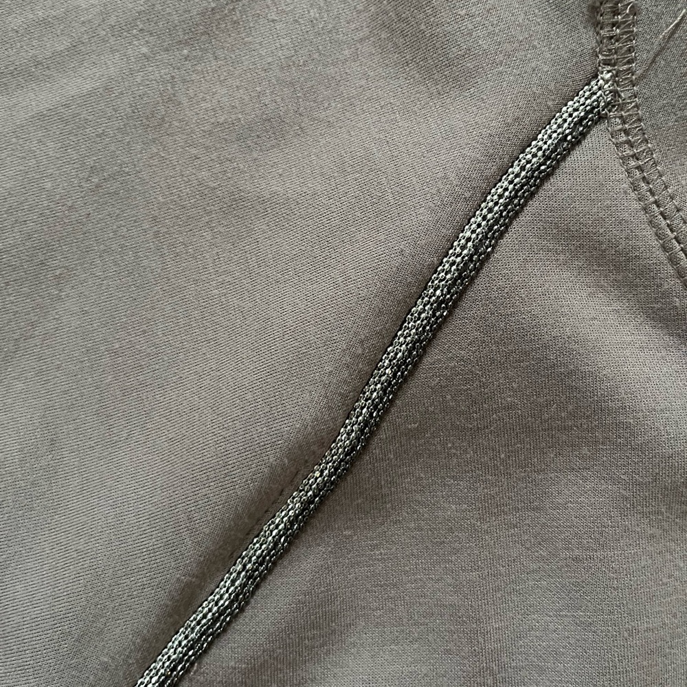 Elie Tahari Women’s V-Neck Sweater in Taupe with Sparkle Seam Accents - Picture 6 of 10